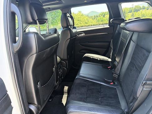 Used 2018 Jeep Grand Cherokee Altitude AWD/4WD image 12