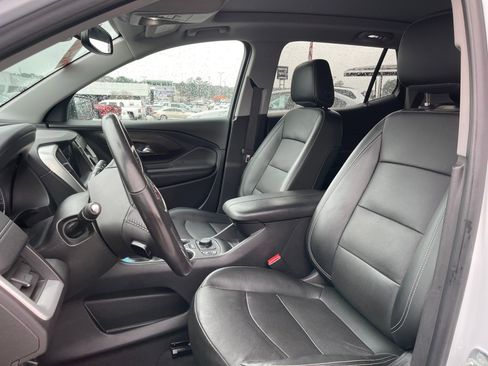 Used 2022 GMC Terrain SLT w/ Tech Package image 13