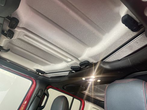 Used 2019 Jeep Wrangler Unlimited Sahara w/ Uconnect 4C Nav & Sound Group AWD/4WD image 11