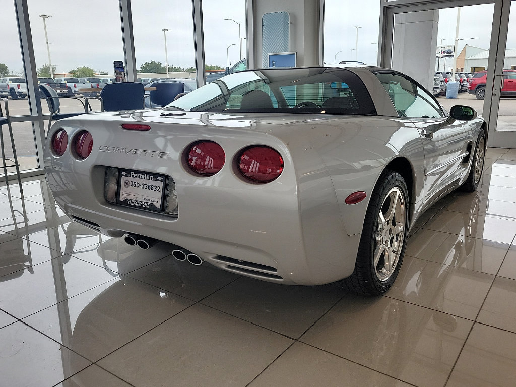 Used 2001 Chevrolet Corvette Coupe w/ Preferred Equipment Group2 RWD image 11