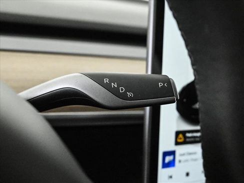 Used 2022 Tesla Model Y Performance image 11