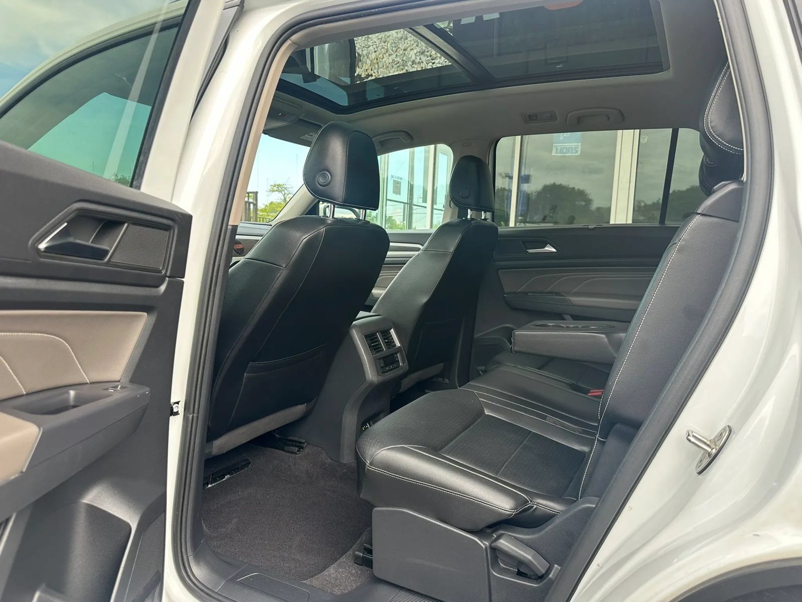 Used 2021 Volkswagen Atlas SE w/ Panoramic Sunroof Package FWD image 11
