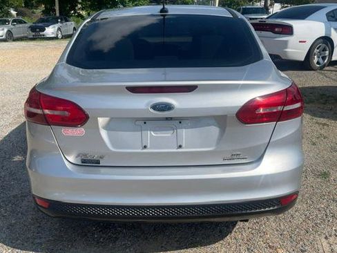 Used 2016 Ford Focus SE FWD image 4
