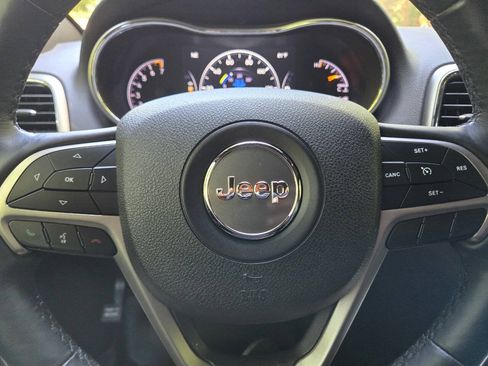 Used 2018 Jeep Grand Cherokee Altitude AWD/4WD image 17