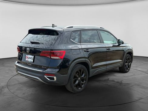 Used 2023 Volkswagen Taos SE w/ Panoramic Sunroof Package AWD/4WD image 10