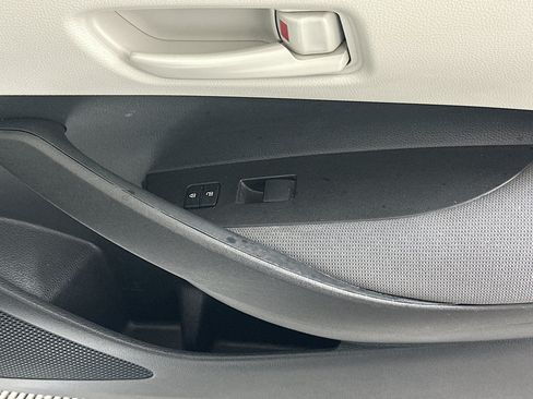 Used 2025 Toyota Corolla LE FWD image 28