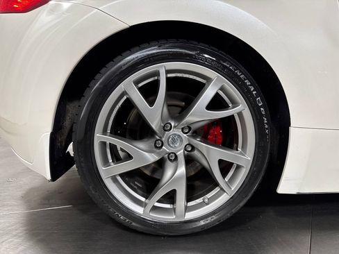 Used 2015 Nissan 370Z Coupe RWD image 13