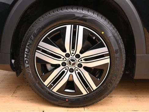 Used 2023 Mercedes-Benz EQB 300 4MATIC w/ Exclusive Package image 10