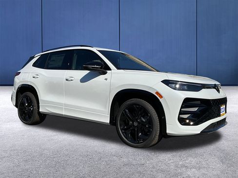 New 2025 Volkswagen Tiguan SE R-Line image 24