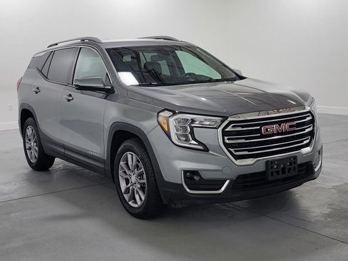 Used 2024 GMC Terrain SLT image 2