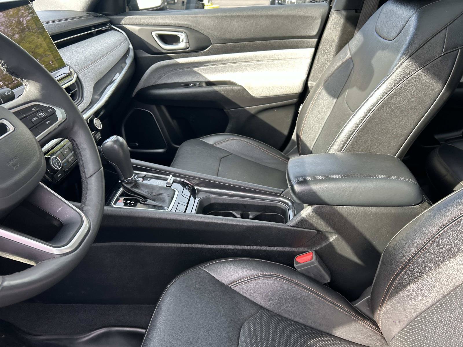 Used 2023 Jeep Compass Latitude w/ Sun and Sound Group AWD/4WD image 21