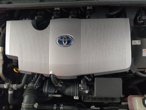 Used 2016 Toyota Prius Four FWD image 30