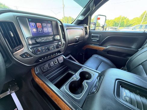 Used 2019 Chevrolet Silverado 3500 High Country w/ Duramax Plus Package AWD/4WD image 32
