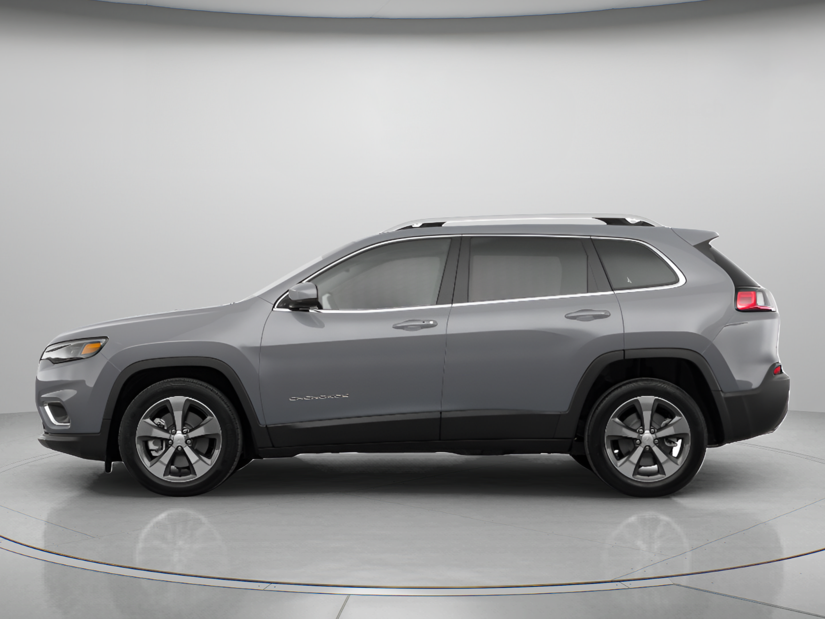 Used 2019 Jeep Cherokee Limited AWD/4WD image 2