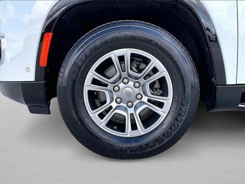 Used 2024 Jeep Wagoneer 2WD image 10