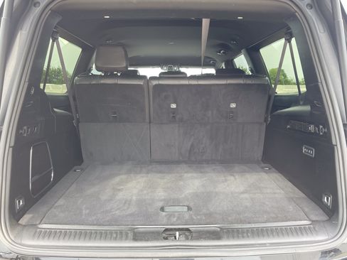Used 2024 Jeep Wagoneer L Series II RWD image 13