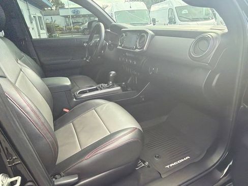 Used 2021 Toyota Tacoma TRD Off-Road w/ TRD Premium Off Road Package AWD/4WD image 9