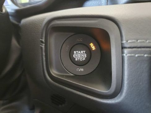 Used 2025 Jeep Wrangler Unlimited Sahara AWD/4WD image 32