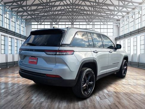 New 2025 Jeep Grand Cherokee Altitude image 4