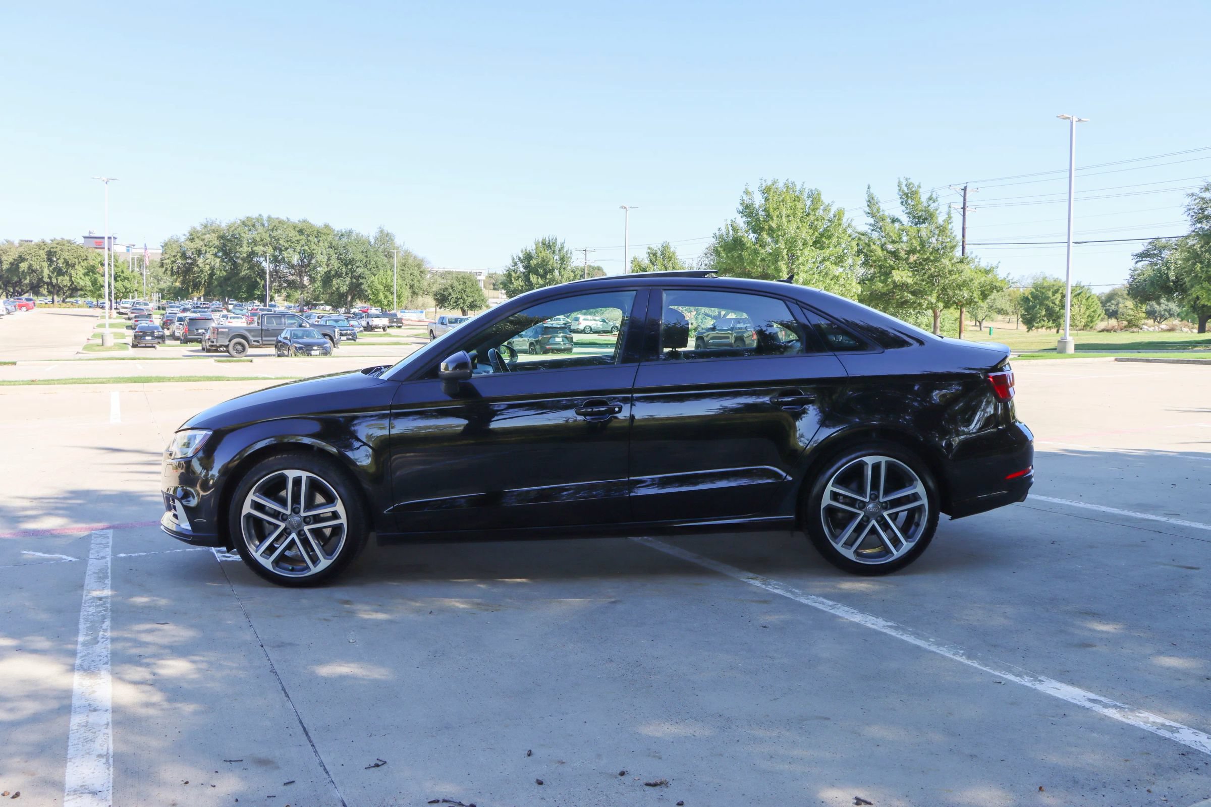 Used 2018 Audi A3 2.0T Premium w/ Convenience Package FWD image 4