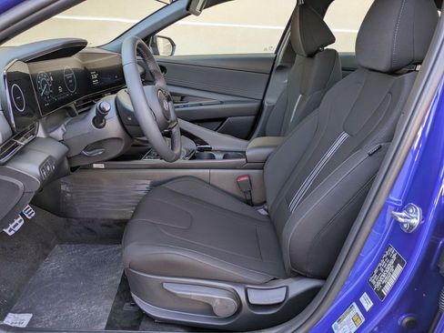 New 2025 Hyundai Elantra SEL image 15