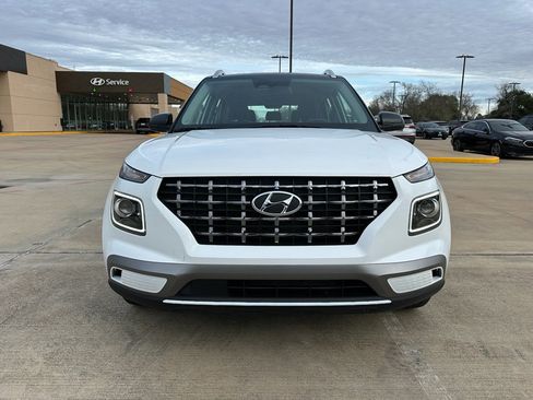 Used 2025 Hyundai Venue Limited image 2