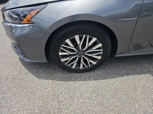 Used 2025 Nissan Altima 2.5 SV image 8