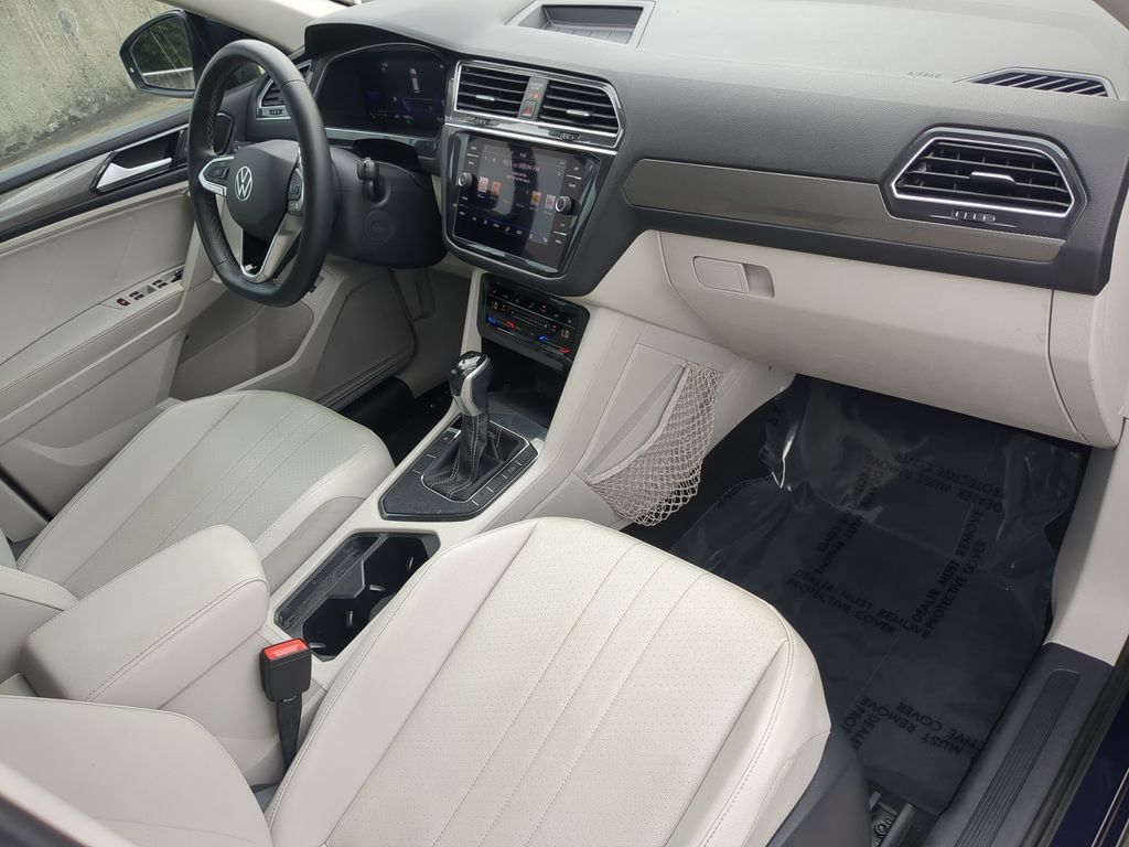 Certified 2022 Volkswagen Tiguan SE FWD image 12