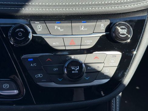 New 2026 Chrysler Pacifica Limited image 20