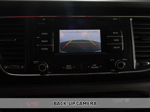 Used 2016 Kia Sedona LX image 3