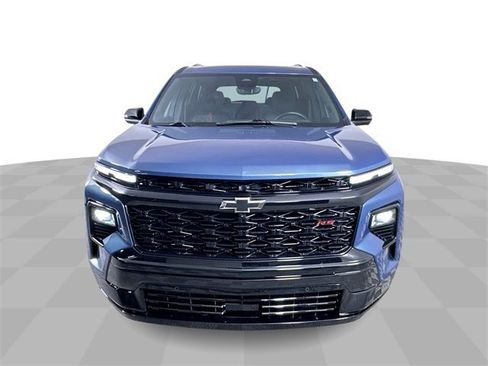 Used 2024 Chevrolet Traverse RS image 3