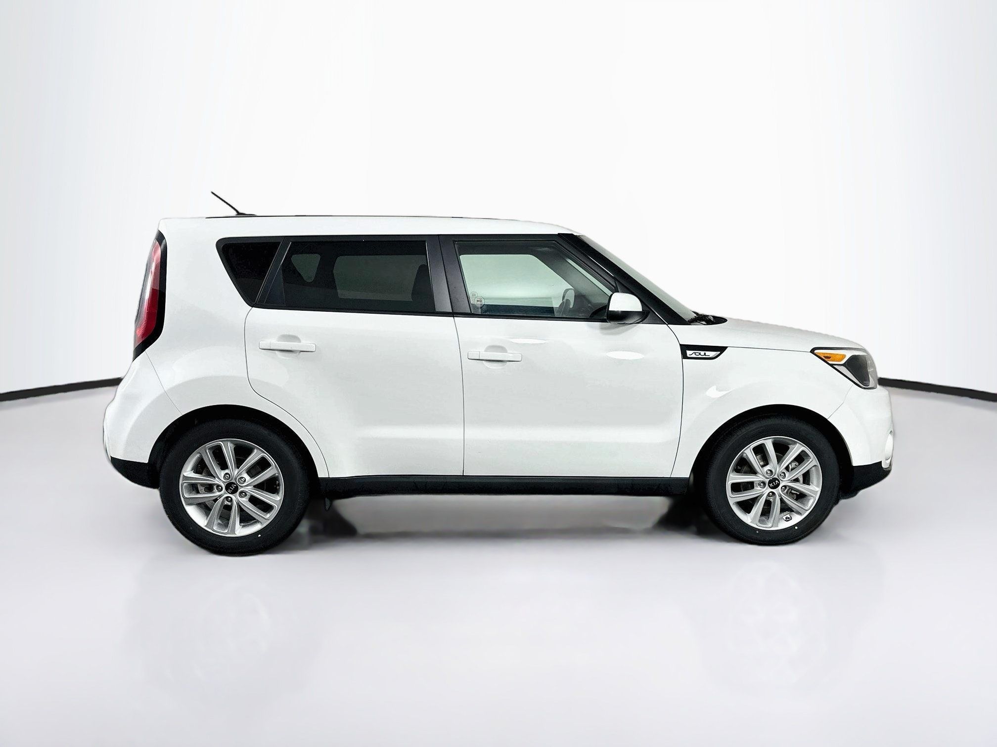 Used 2019 Kia Soul + FWD image 10