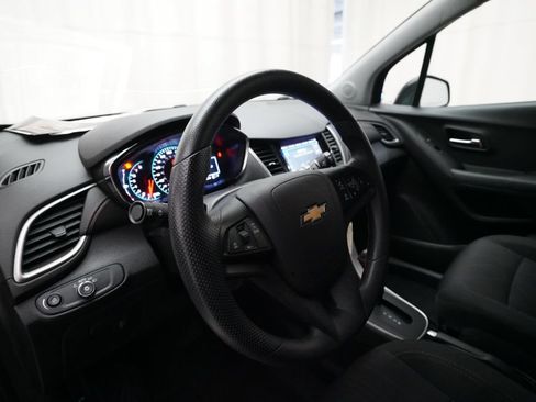 Used 2020 Chevrolet Trax LT FWD image 8