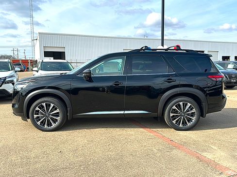 New 2026 Nissan Pathfinder Platinum image 5