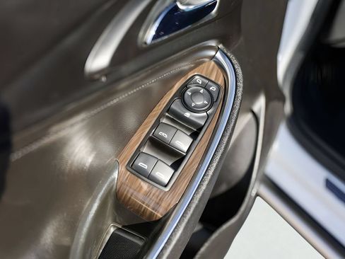 Used 2020 Chevrolet Malibu Premier FWD image 25