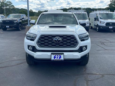 Used 2023 Toyota Tacoma TRD Sport w/ TRD Premium Sport Package AWD/4WD image 8