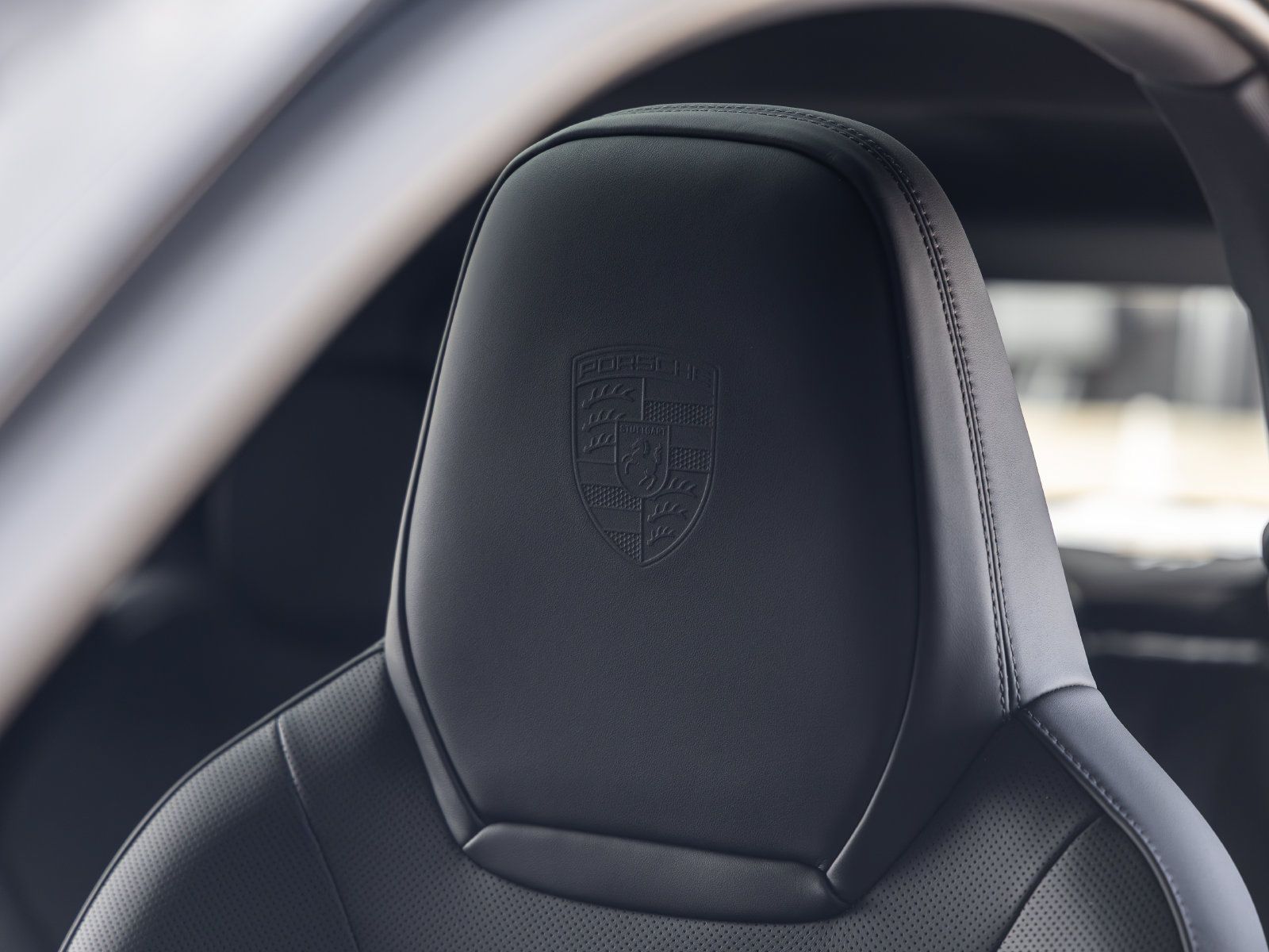 Certified 2025 Porsche Cayenne E-Hybrid Coupe AWD/4WD image 27