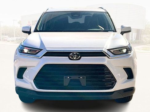 Used 2024 Toyota Grand Highlander XLE image 2