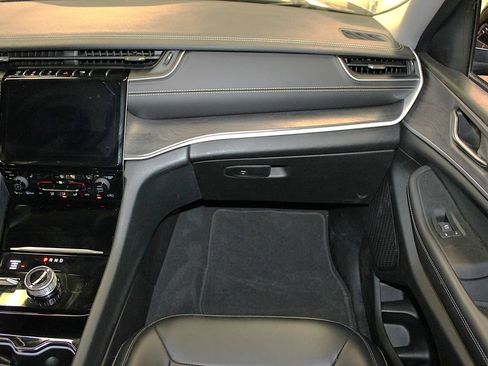 Certified 2023 Jeep Grand Cherokee L Limited AWD/4WD image 33