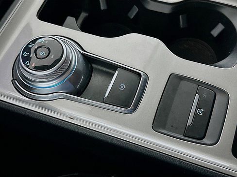 Used 2024 Ford Edge SEL w/ Convenience Package image 17