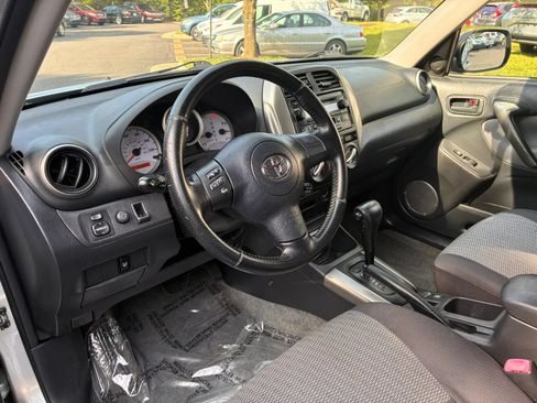 Used 2005 Toyota RAV4 4WD image 15