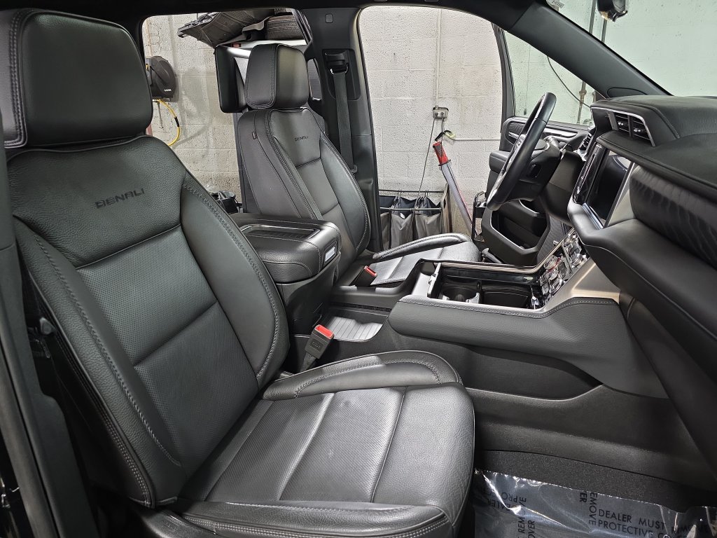 Used 2024 GMC Yukon Denali w/ Advanced Technology Package AWD/4WD image 10