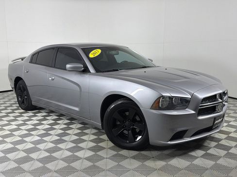 Used 2013 Dodge Charger SE w/ Connectivity Group image 2