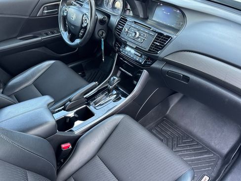 Used 2017 Honda Accord Sport image 31