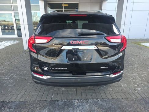 Used 2023 GMC Terrain SLT image 3