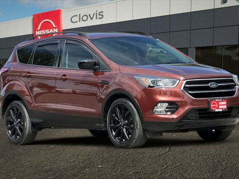 Used 2018 Ford Escape SE w/ SE Sport Appearance Package AWD/4WD image 10