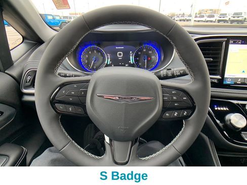 New 2026 Chrysler Pacifica Limited w/ S Appearance Package AWD/4WD image 15