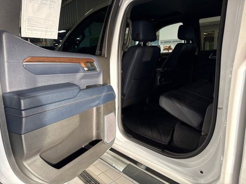 Used 2023 Chevrolet Silverado 1500 High Country w/ Z71 Off-Road Package AWD/4WD image 24