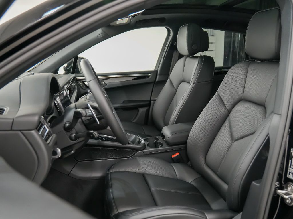Used 2026 Porsche Macan AWD/4WD image 5