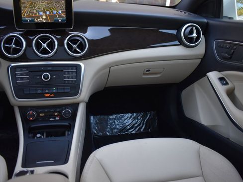 Used 2015 Mercedes-Benz CLA 250 image 16